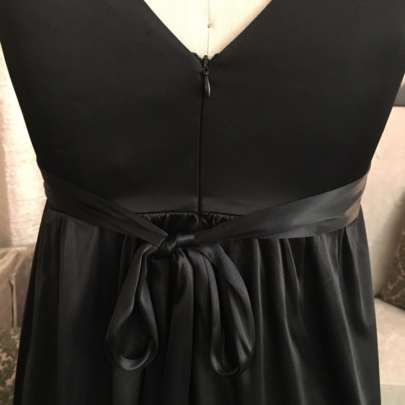 💥HOST PICK💥 Black Empire Waist Dress - Picture 4 of 8